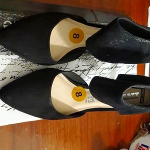 Women shoes,size 8,color black.